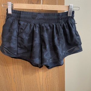 Lululemon Hotty Hot Low-Rise Short 2.5”